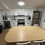 Spacious Room 01, Airport, Free Pkg, Sep Entrance, Shared Bathroom
